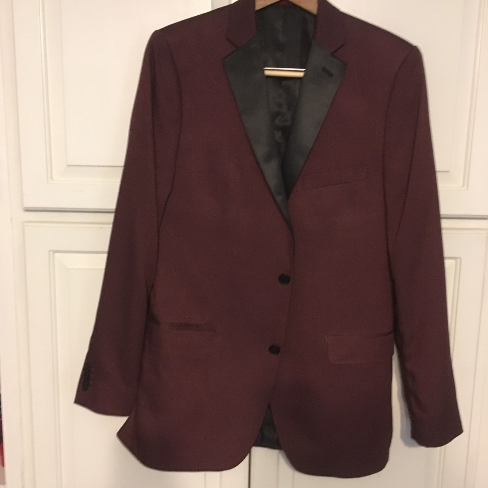 Chic burgundy and black sport coat/blazer